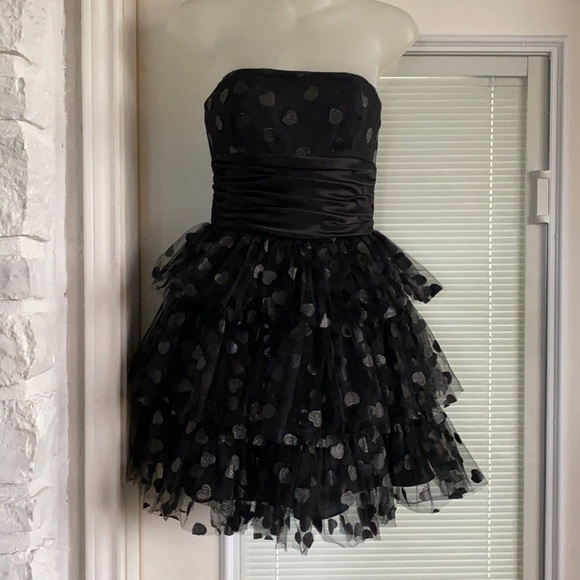 Betsey Johnson Dresses & Skirts - Betsey Johnson Strapless Tulle Black Heart Dress